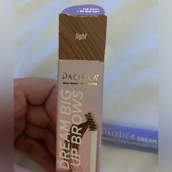 Pacifica “Light” Dream Big Brows - Picture 2 of 2